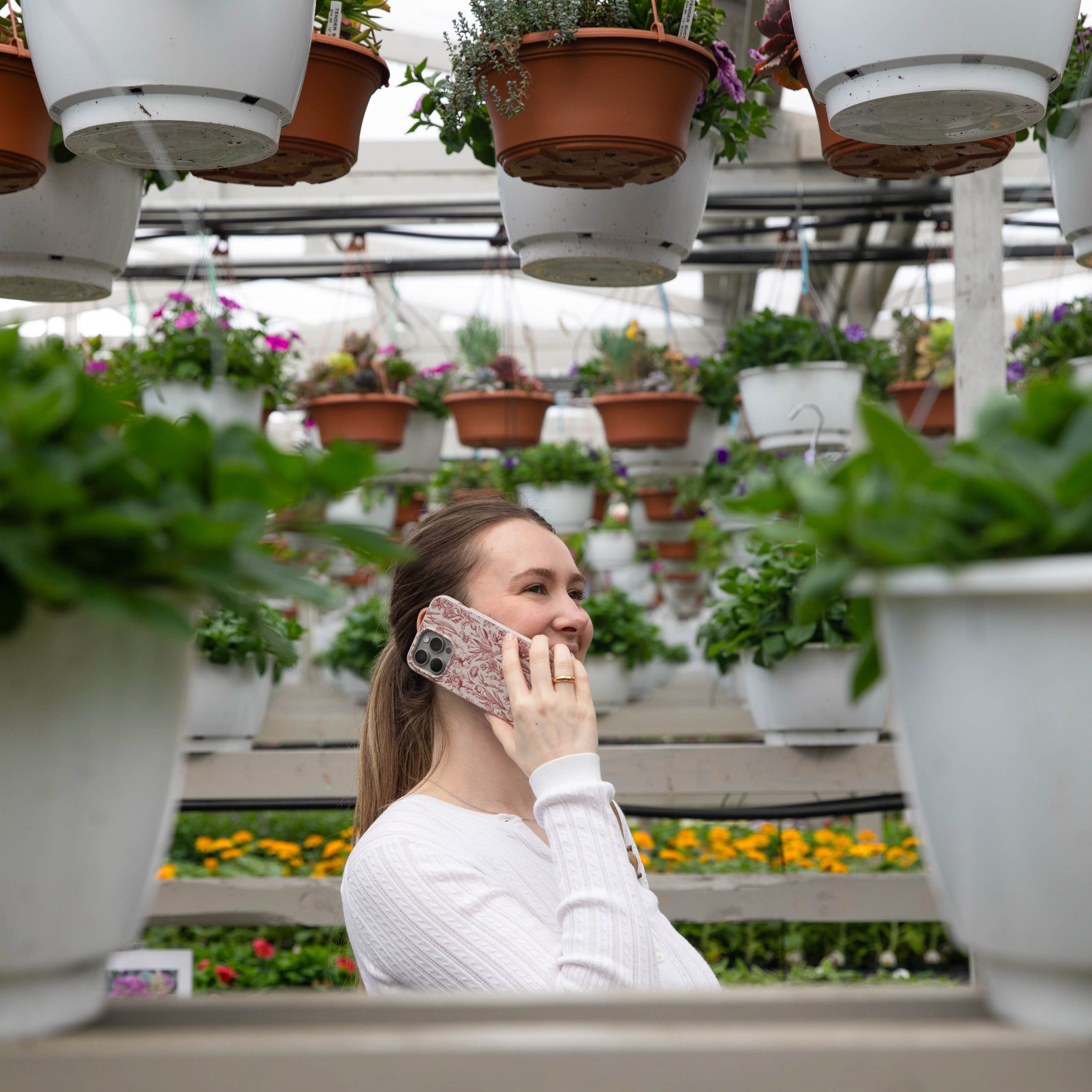Flowers_CrimsonBouquet_PDP_01_9e12680d-abef-425c-af07-a5826e8aabb3