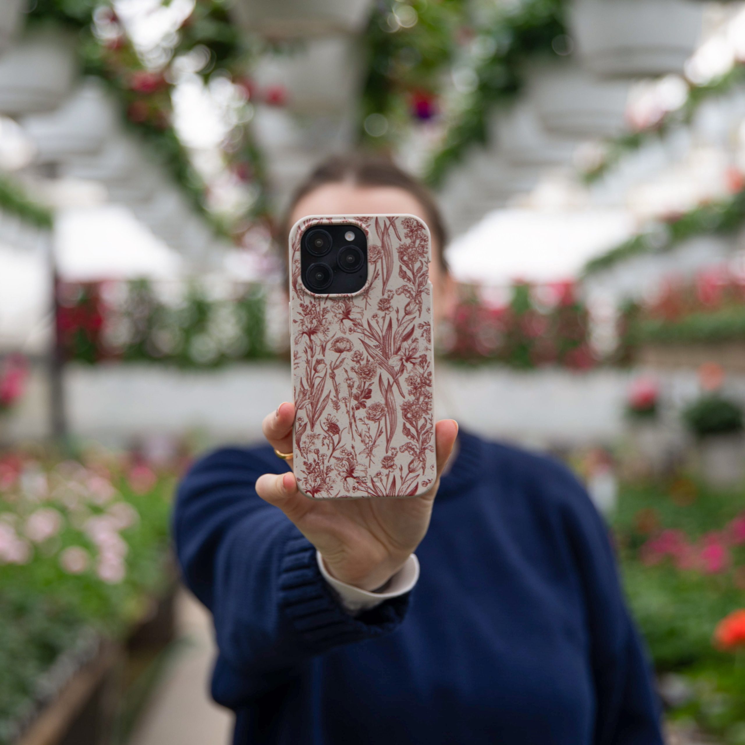 Flowers_CrimsonBouquet_PDP_04_44cbf98c-9045-4231-868b-3a69c8dbcae5